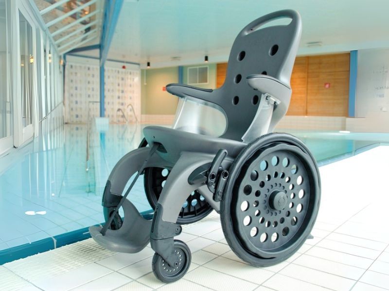 ortopedia-online-silla acuatica resonancia magnetica easy roller 5 Productos ortopédicos clave para el verano: Accesibilidad para todos