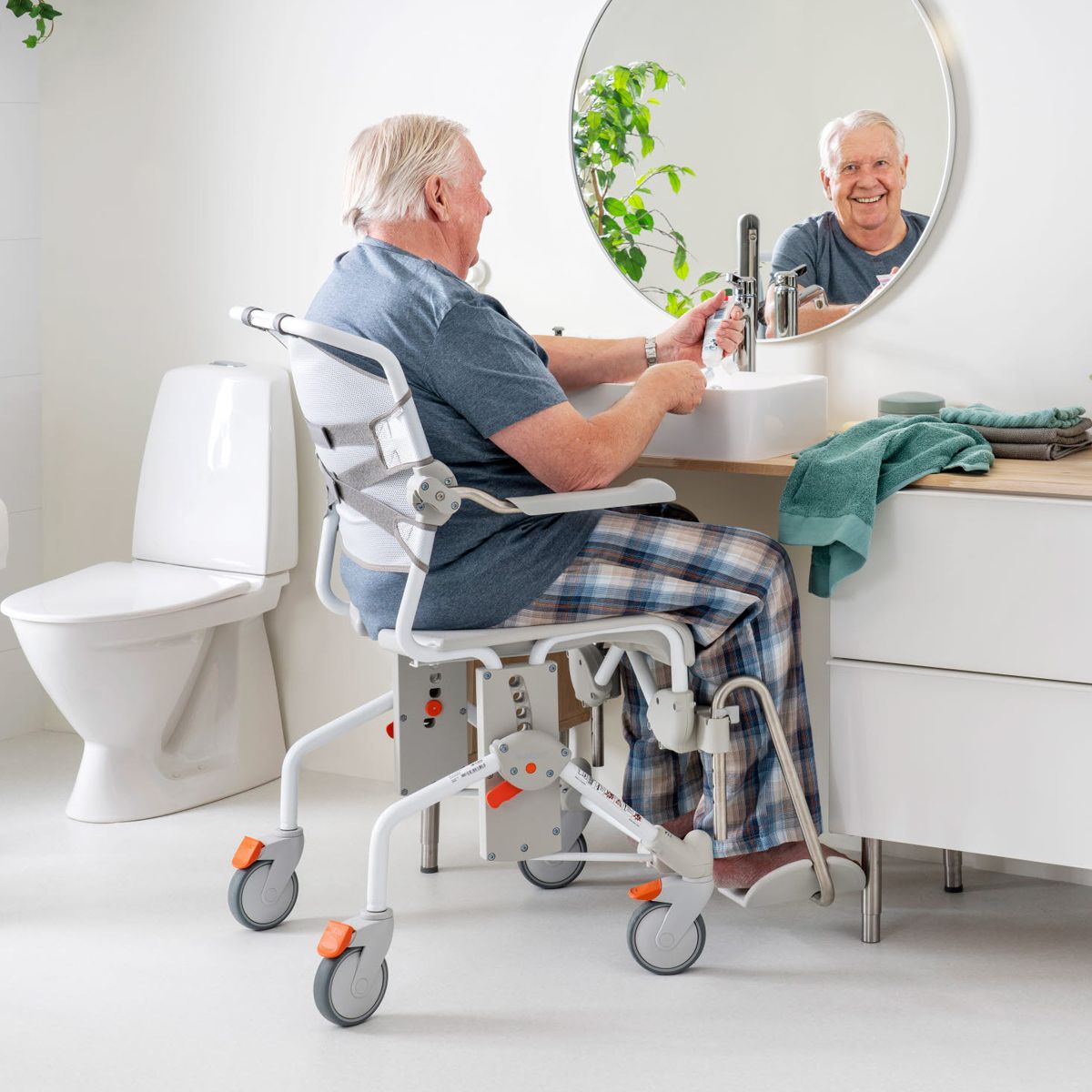 Silla de ducha y WC con ruedas Mobil 2 | Regulable en altura - Imagen 7